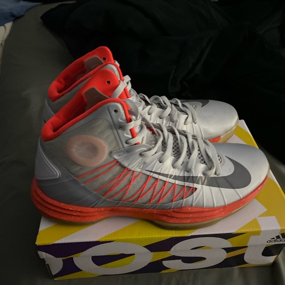 hyperdunk 2012 orange